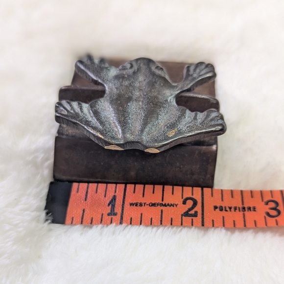 Vintage Bronze Frog Accent Business Card Holder - Picture 10 of 11